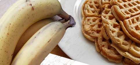 Hier gibt es ein ultra leckeres Gesundes Waffel Rezept ohne Zucker und Ei, dafür leckere Waffeln mit Banane, die Waffeln sind auch schon für Babys ab Beikoststart geeignet.