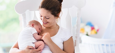 10 Tipps fürs Wochenbett - die erste Zeit mit Baby Was braucht man im Wochenbett? Diese Frage stellen sich viele werdende Mamis. Meine 10 Tipps fürs Wochenbett helfen dir bei der Vorbereitung aufs Wochenbett