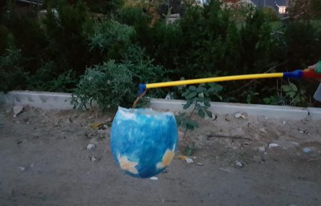 Luftballon Laterne mit Stern DIY Luftballon Laterne basteln mit Kindern - Kinderleichte Laterne basteln aus einem Luftballon und Transparentpapier. Luftballon Laterne basteln mit Kleinkind Vorlage gibt es hier. Basteln mit Kindern