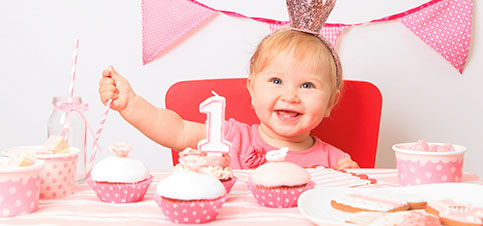 Babys erster Geburtstag Geschenke - Wie Babys ersten Geburtstag feiern - Baby 1 Jahr alt Entwicklung