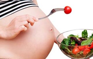 Richtige Ernährung in der Schwangerschaft, sollte gesund und ausgewogen sein. Ein paar Stichworte hierzu: Superfoods, Lebenmittel mit Folsäure, Energieliferanten, Smoothies, Morgenübelkeit, Schwangerschaftdiabetes und Verbotene Lebensmittel in der Schwangerschaft