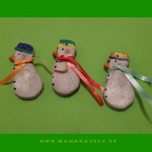 3 süße Schneemänner aus Salzteig - getuscht und mit Acrylstiften
