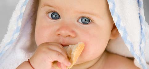 Ab wann das erste Butterbrot fürs Baby